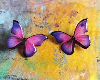 Pendientes de mariposas violetas, pendientes boho de botón. Joyas originales hechas a mano. Joyería artesanal. Regalo original para mujer