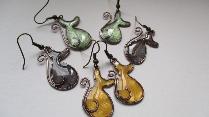 Original wire craft Bronze cats hippie and boho earrings handmade resin Personalized woman birthday gift.