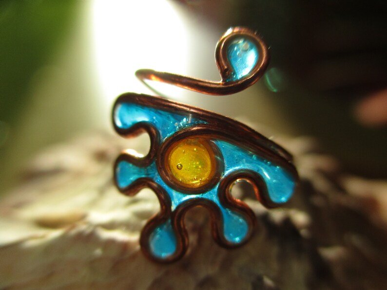 Adjustable Rings for the Phalanx to choose in various colors of hippie style and handmade boho with crystal resin and copper wire.