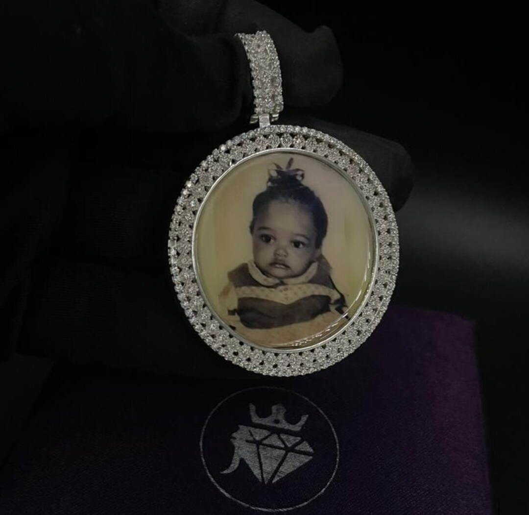 Natural Moissanite Men's Memorial Jewelry / Stylish Picture Pendant