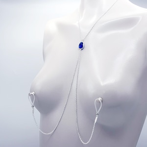 Erotische Halskette mit Kristall und angebrachten Nippelketten. Wählen Sie zwischen Nippelschellen oder Nippelklammern ohne Piercing. reifen, Unterwürfig, BDSM Bild 5