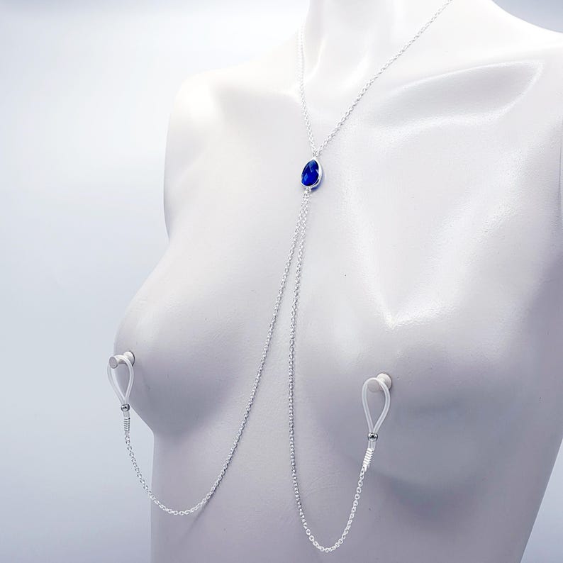 Erotische Halskette mit Kristall und angebrachten Nippelketten. Wählen Sie zwischen Nippelschellen oder Nippelklammern ohne Piercing. reifen, Unterwürfig, BDSM Bild 5