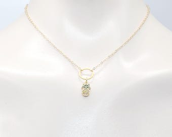 Discreto collare da giorno con ananas. Collana girocollo Circle of O in oro 18 carati.
