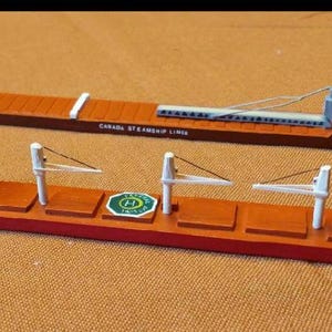 1/1200 or 1/1250 scale Custom Great Lakes Freighter