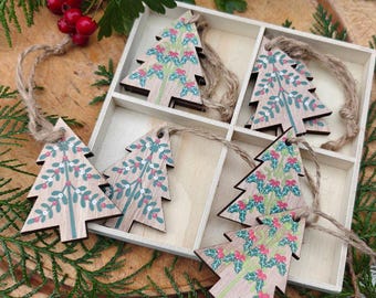 Wooden Mistletoe Holly Christmas Tree Ornaments, Scandi Craft Shapes (Set of 8) Decor
