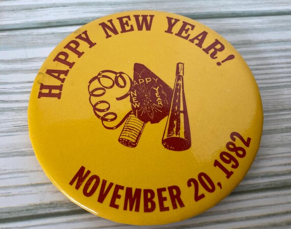 Button / Pin ~ 3" Vintage Collectible Pin Back Bu… - image 4