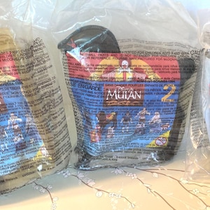 Vintage Toys ~ MULAN 1998 ~ Mc Donald&#39;s Happy Meal Toys ~ NIP