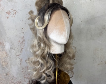 Parrucca con frangia a tendina, mezza coda di cavallo, bionda ondulata con effetto ombré e frontale in pizzo / Lusso per cosplay, costumi e drag queen