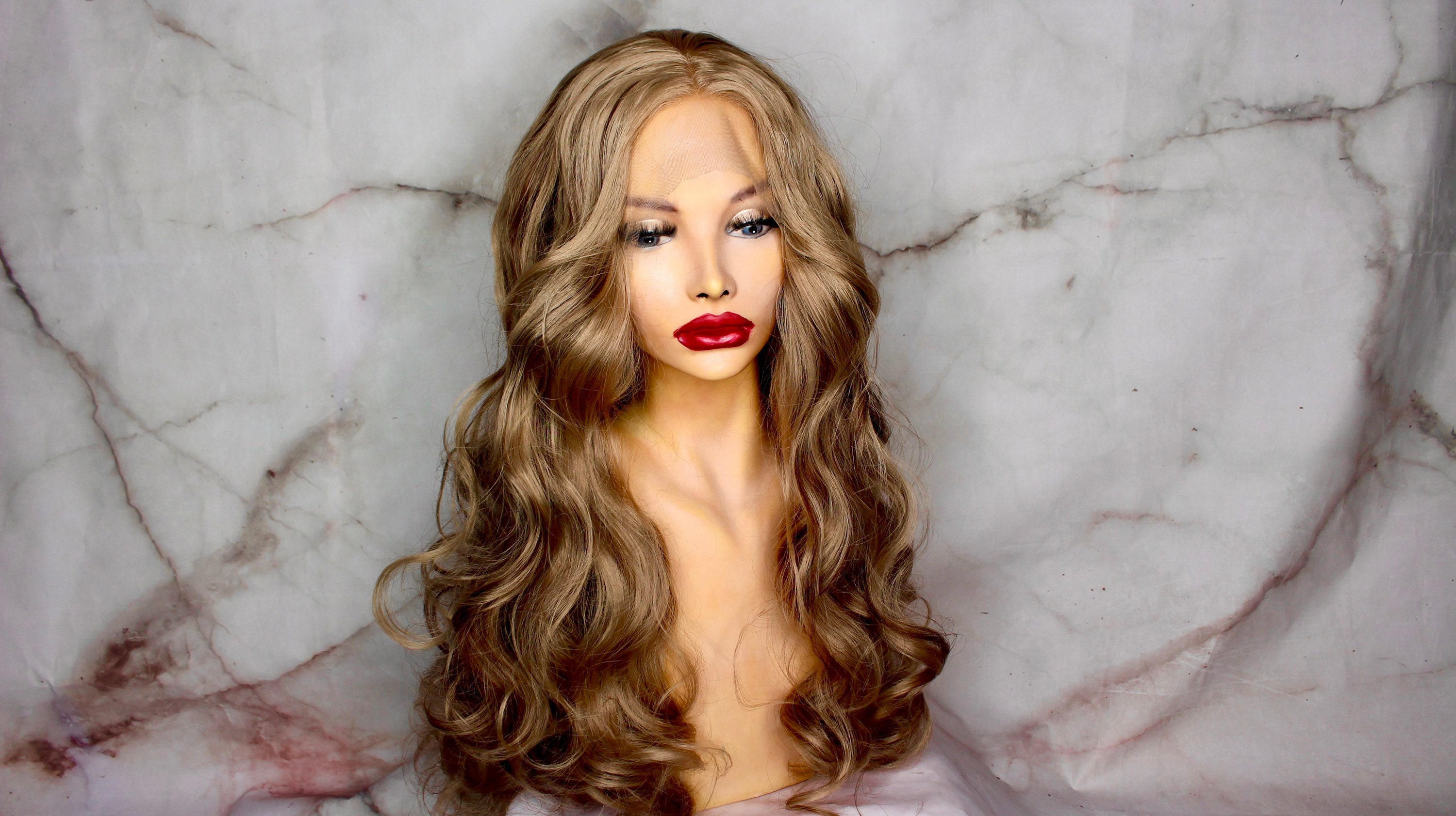 Jlo wig Jennifer Looks Unrecognizable In Blonde Wig, Mistaken For  main image 3