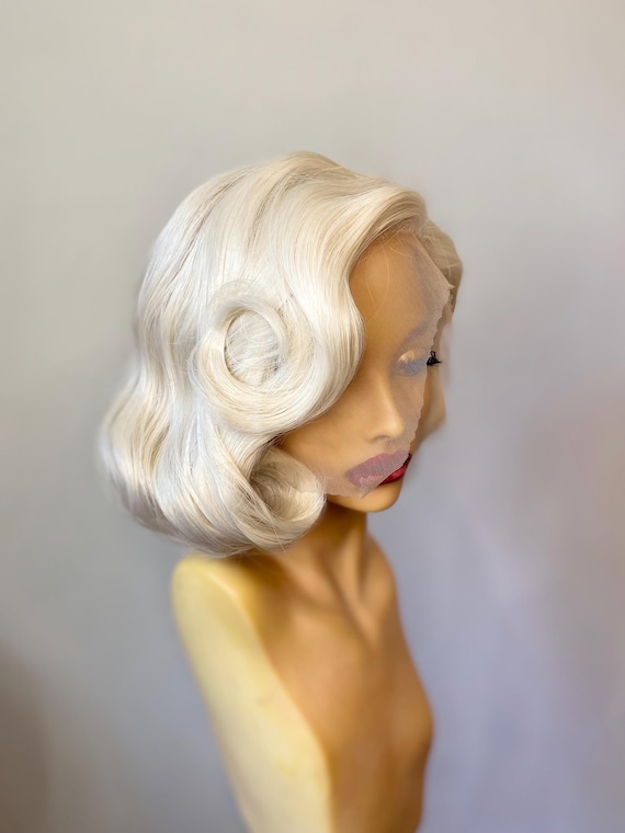 ?MONROE SHORT STYLE WHITE CURLY LACE FRONT WIG? *NWT*
??? Marilyn Monroe Wig Sabrina Spellman Madonna Wig Short Cut  main image 4