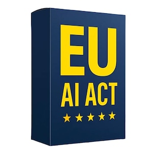 Op de afbeelding: Een rechthoekige donkerblauwe doos met de gele tekst EU AI ACT in een vetgedrukt schreefloos lettertype. Onder de tekst bevindt zich een horizontale rij van vijf gele vijfpuntige sterren, gecentreerd op de voorzijde van de rechtopstaande doos.