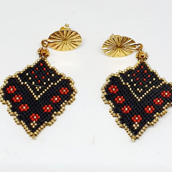 Boucles d'oreilles noir or rouge style Orientale perles de rocaille tissées  main , boucles d'oreilles pendantes