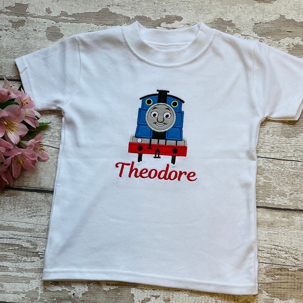 Thomas le train | T-shirt personnalisé | Thomas le char | Chemise d'anniversaire | Haut d'anniversaire pour enfants | Designs personnalisés pour enfants | Cadeau garçon |