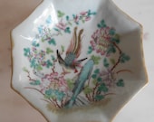 China 19th c porcelain dish on foot. 仿古瓷器 . Antique handpainted paradise bird. Chinese handmade porcelain.中国瓷器 .中国古董. Antique china