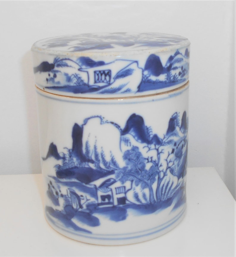 Antique chinese blue and white Tea caddy with lid landscape decoration China 19th-20th century antique chinese porcelain china porcelain