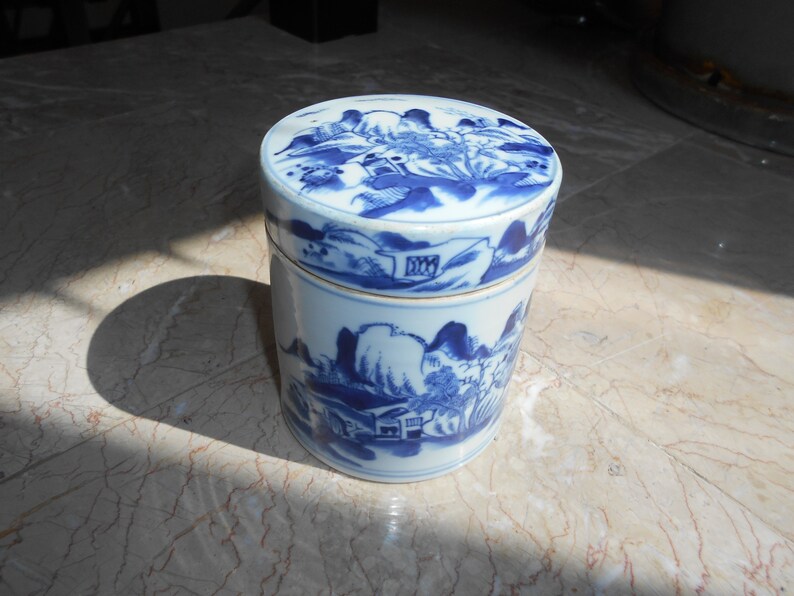 Antique chinese blue and white Tea caddy with lid landscape decoration China 19th-20th century antique chinese porcelain china porcelain