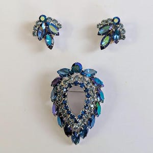 Sarah Coventry Signed Jewelry Blue Lagoon Brooch Pin and Clip On Earrings Set