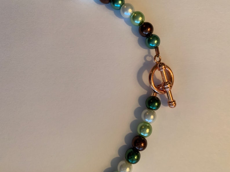 Chocolate mint brown green /& white glass pearl necklace 18
