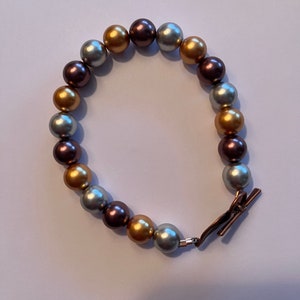Neutral tone glass pearl bracelet 8.5”