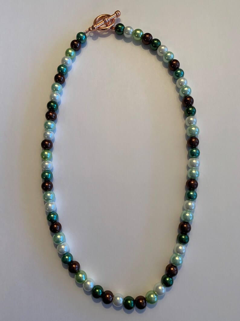 Chocolate mint brown green /& white glass pearl necklace 18