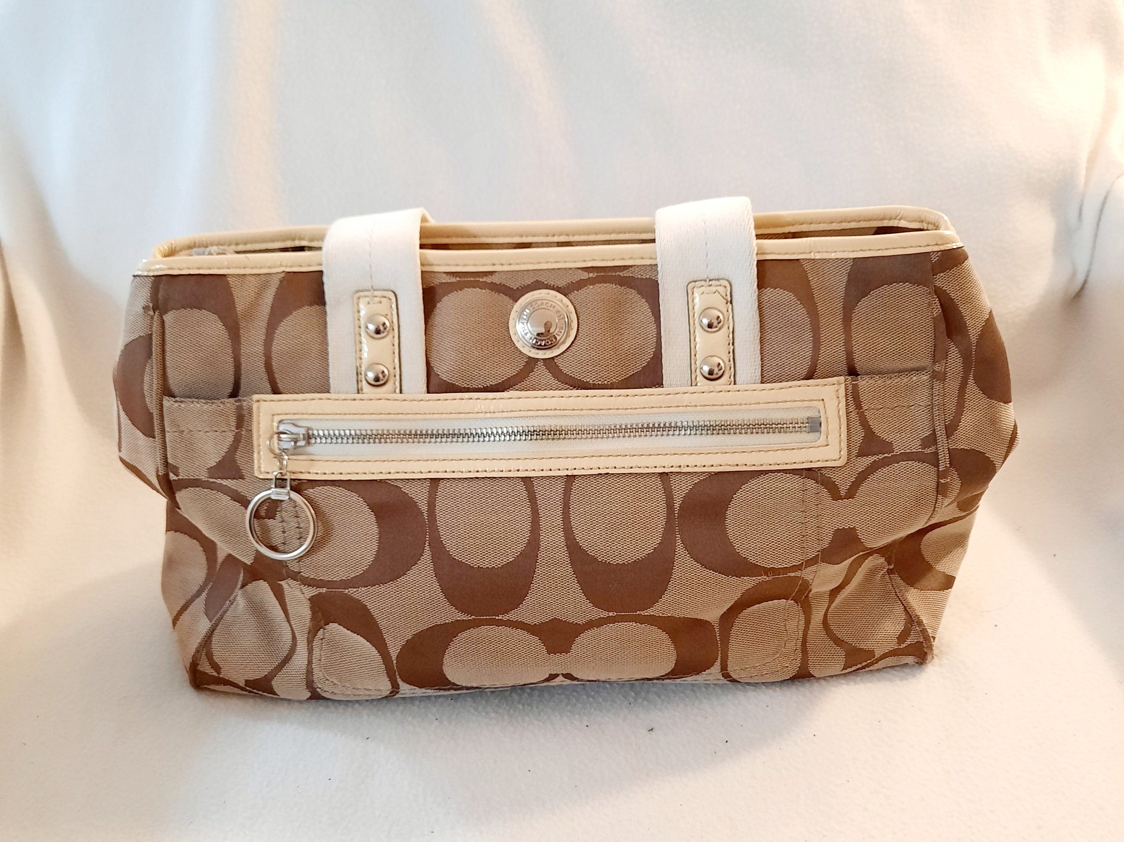 AUTHENTIC UNIQUE VINTAGE COACH CROSS BODY BAG IN CREAM admin