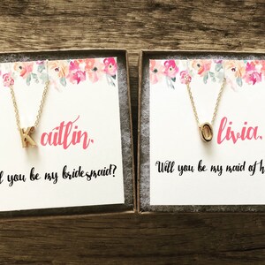 Propuesta de dama de honor personalizada, ¿Serás mi dama de honor?, No podría casarme sin ti, propuesta de novia, oro, collar con inicial