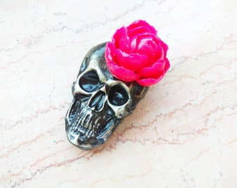 Black skull brooch wth rose Halloween gothic jewelry calavera sugar skull