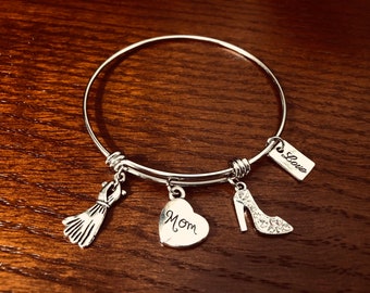 Mom Charm Bracelet, Gift for Mom Charm Bracelet, Mother's Day Charm Bracelet, Mother Charm Bracelet