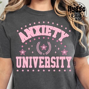 Angst Universität PNG, digitaler Download, Sublimation, Sublimieren, überreizt, adrett, niedlich, Vintage, College, Club,