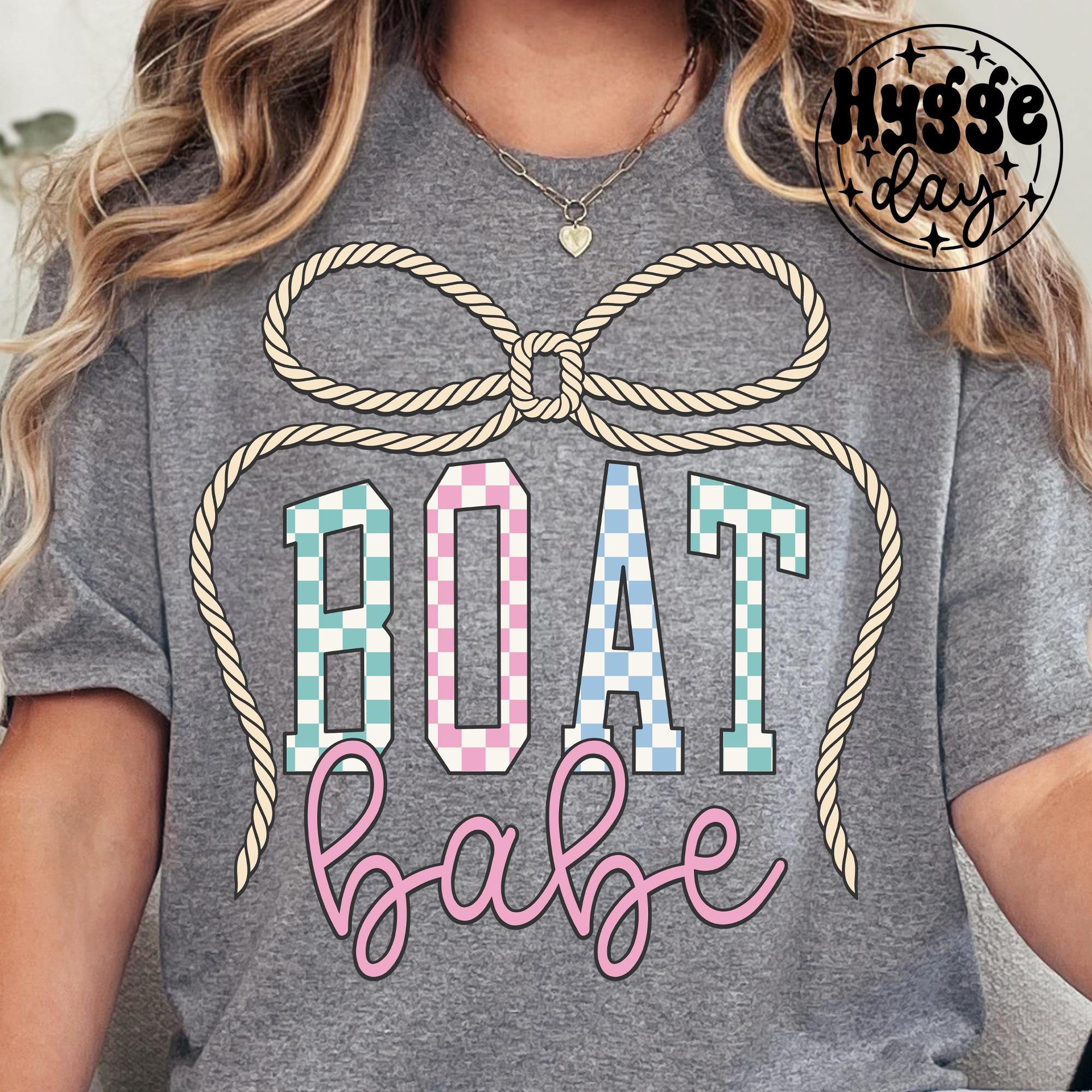 Boat Babe PNG: チェック柄の船首デザイン (デジタルダウンロード)