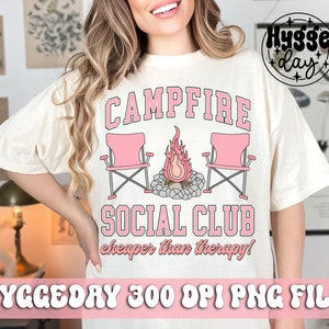 Campfire Social Club PNG, download digital, sublimação, sublimar, acampamento, fogueira, ao ar livre, feminino, rosa, fofo, campista, retrô, verão