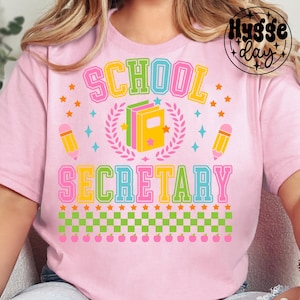 Segretaria scolastica in formato PNG, download digitale, sublimazione, sublimazione, ritorno a scuola, apprezzamento per l'insegnante, insegnare, preppy, design per magliette