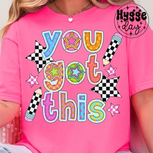 Tienes este PNG, descarga digital, profesor, enseñar, día de examen, fin de clases, verano, lápiz, sublimación, sublimar, diseño de camiseta preppy, lazo