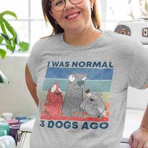 おもしろい犬のお母さんTシャツ / 3匹前の私は普通でした / ホワイト、アスレチックヘザー、またはライトブルー