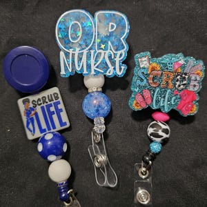 Kirurgiteknikerns namnskyltsrullar, kirurgisk teknikerns namnskyltshållare, namnskyltsrullar, kirurgisk teknikerns pärlpennor, skrubbteknikerns namnskyltsrullar