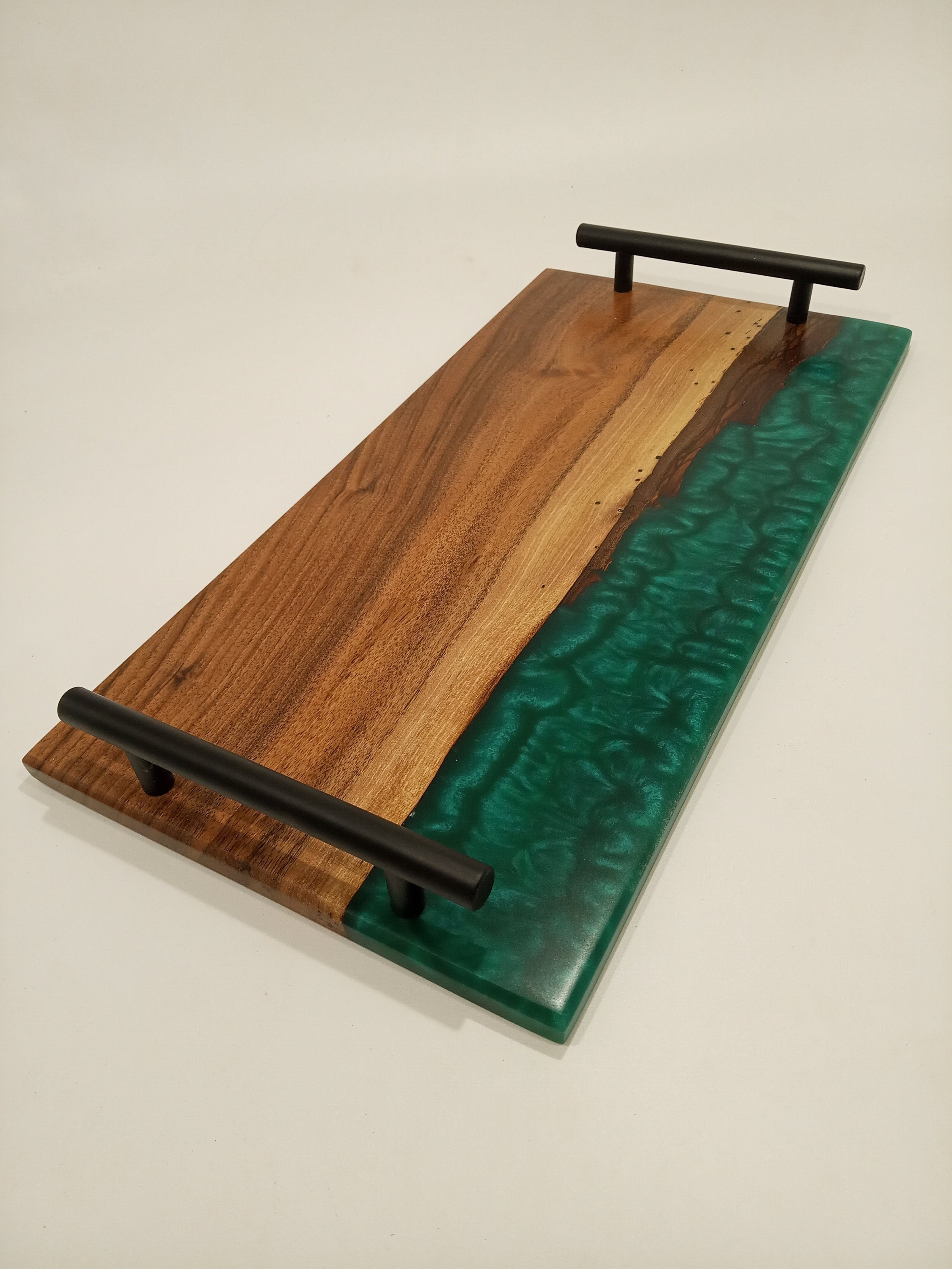 Plateau de Service en Bois | Noyer et Résine Époxy