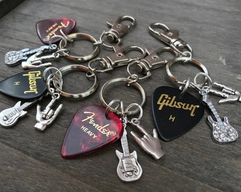 Guitar keyring/musician keychain//Music gift//musician keyring//bag charm//band gift//music lovers gift//gift for musician//