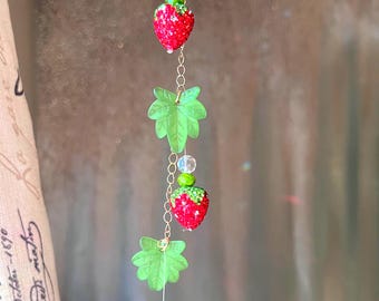 Strawberry vines Hair charm