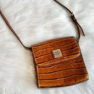 Vintage Dooney And Bourke Croc Mini Backpack Purse Crocodile Leather Handbag Vintage Dooney &Bourke Purse. Dark Green Crocodile Pattern  main image 4