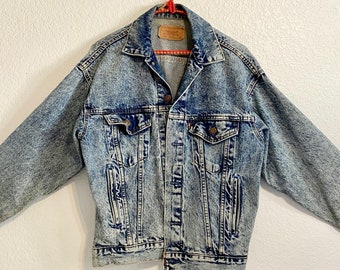 【A.P.C】FEMME 3rd DENIM JKT Vintage wash 90s Repaired Trucker Jacket - Medium Wash | Levi's® US