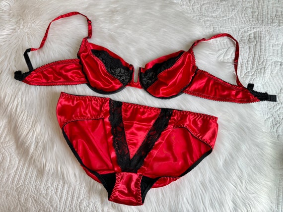 Vintage 1980s Victoria's Secret Red W/ Black Lace Bra and Panty