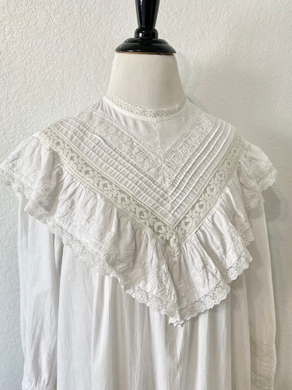 Vintage 1970s Sanbury White Edwardian Nightgown, … - image 3