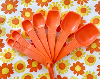 Vintage Tupperware Orange Measuring Spoons Nesting Complete Set of