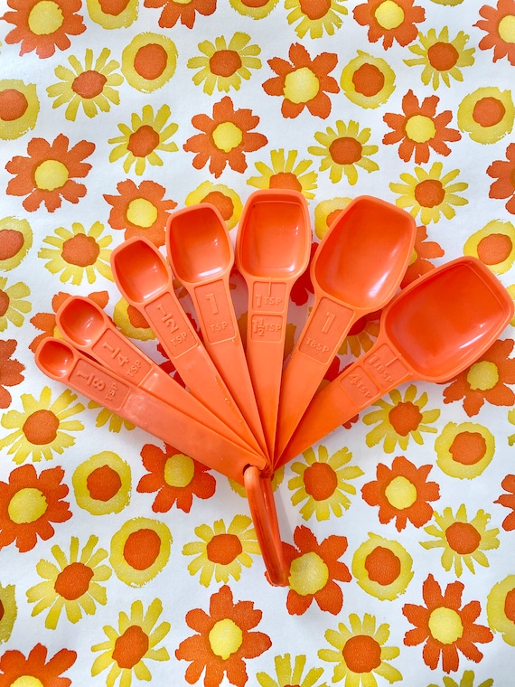 Vintage 1970s Orange Tupperware Measuring Spoons, 7-piece Spoon Set, Nesting  Measuring Spoons, Vintage Tupperware Kitchen Utensils 