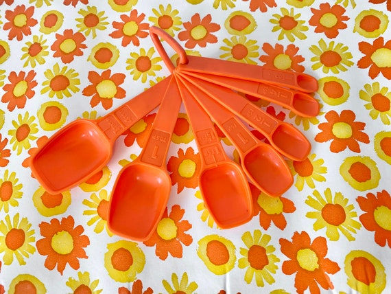 Vintage 1970s Orange Tupperware Measuring Spoons, 7-piece Spoon Set, Nesting  Measuring Spoons, Vintage Tupperware Kitchen Utensils 
