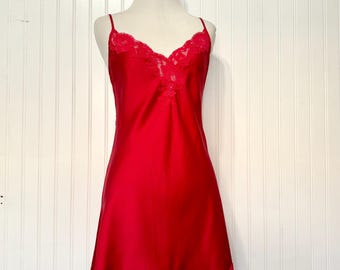Y2K Lace Slip Dress Red Pink Mini Dress Victorias Secret Vintage Spaghetti  Strap Lace 2000s V Neck Line Victoria's Secret Slit Thigh Large/l - Etsy