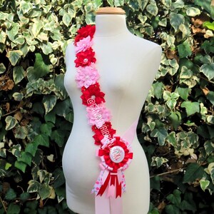 Strawberry Baby Shower Mommy to be Sash, Spring  Maternity Sash for Mommy to be, Red Pink Strawberry Baby Shower Sash shoulder corsage