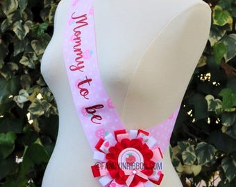 Strawberry Baby Shower Mommy to be Sash, Spring  Maternity Sash for Mommy to be, Red Pink Strawberry Baby Shower Sash shoulder corsage