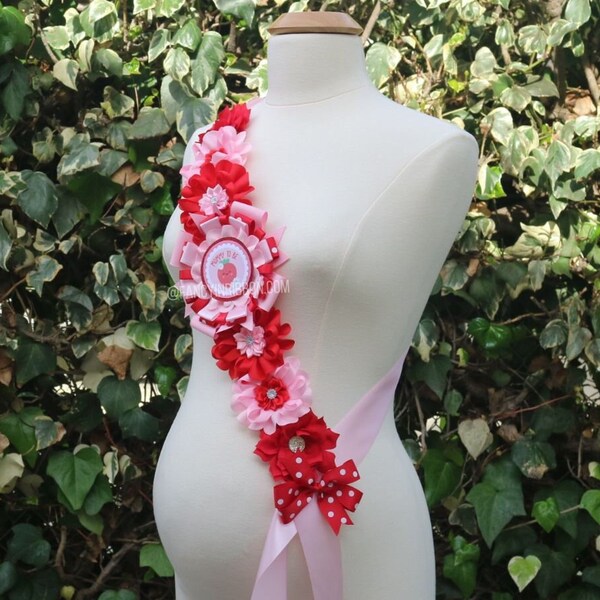 Strawberry Baby Shower Mommy to be Sash, Spring  Maternity Sash for Mommy to be, Red Pink Strawberry Baby Shower Sash shoulder corsage