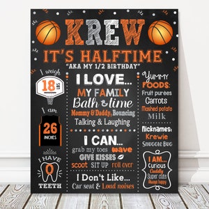 Es el letrero de pizarra de hito de medio cumpleaños de baloncesto de medio tiempo, a mitad de camino a uno, cartel de fiesta de niño naranja + gris, 6 meses de edad, ARCHIVO DIGITAL